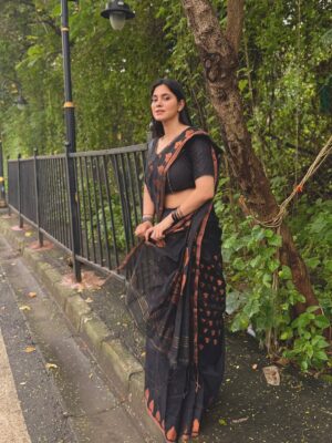 Zebaa Khan Instagram - The feminine urge to wear a saree…