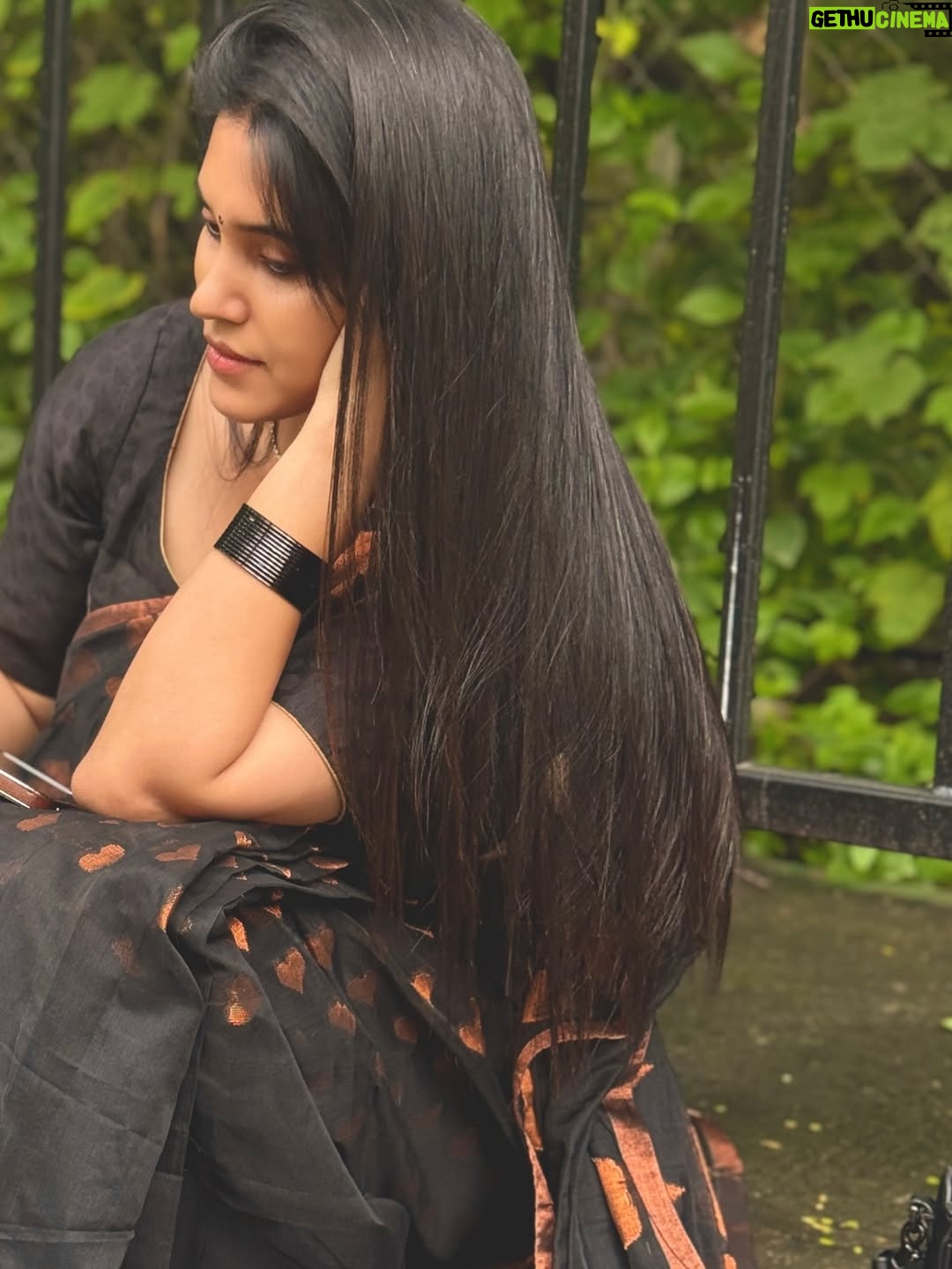 Zebaa Khan - 3.9K Likes - The feminine urge to wear a saree…