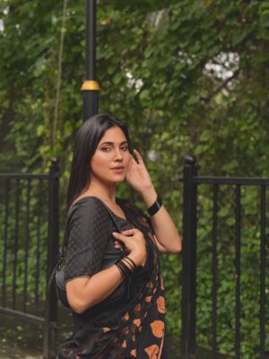 Zebaa Khan Instagram - The feminine urge to wear a saree…