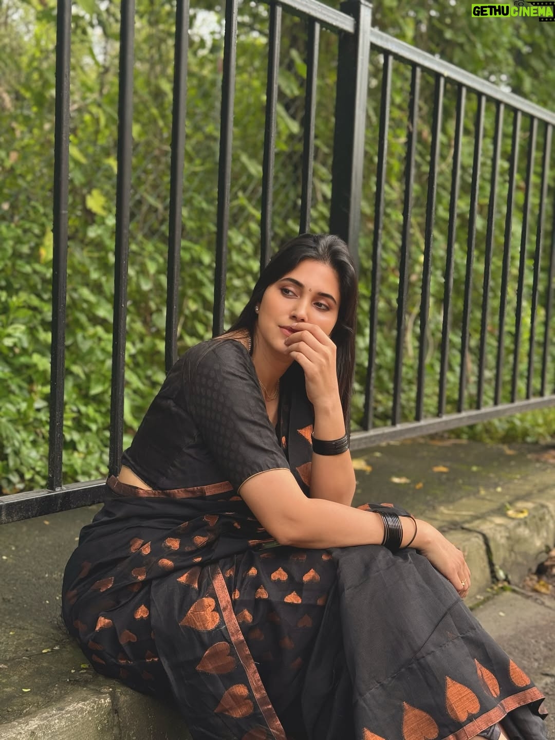 Zebaa Khan - 3.9K Likes - The feminine urge to wear a saree…