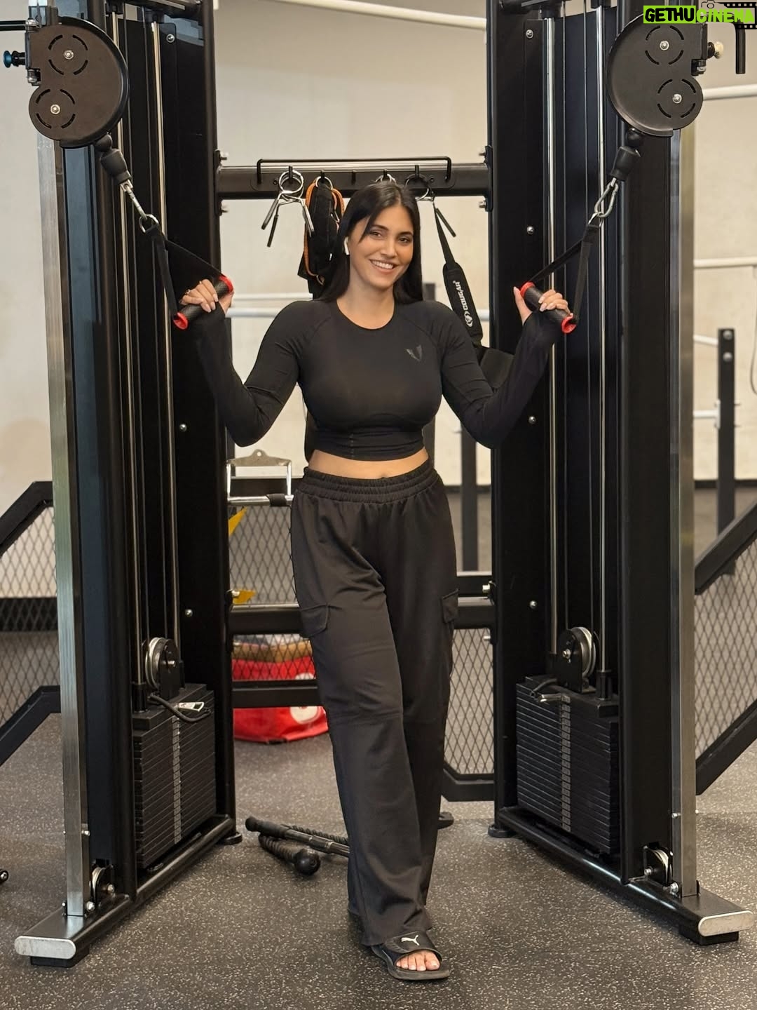 Zebaa Khan - 3 Likes - 4 chest workout for women …
