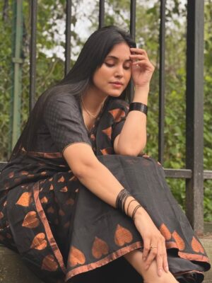 Zebaa Khan Instagram - The feminine urge to wear a saree…