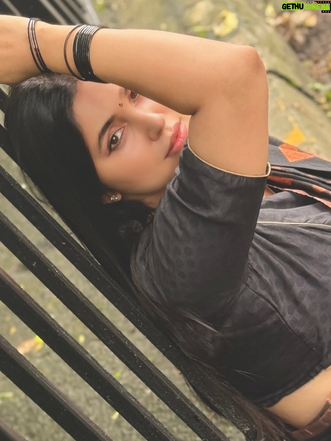Zebaa Khan - 3.9K Likes - The feminine urge to wear a saree…