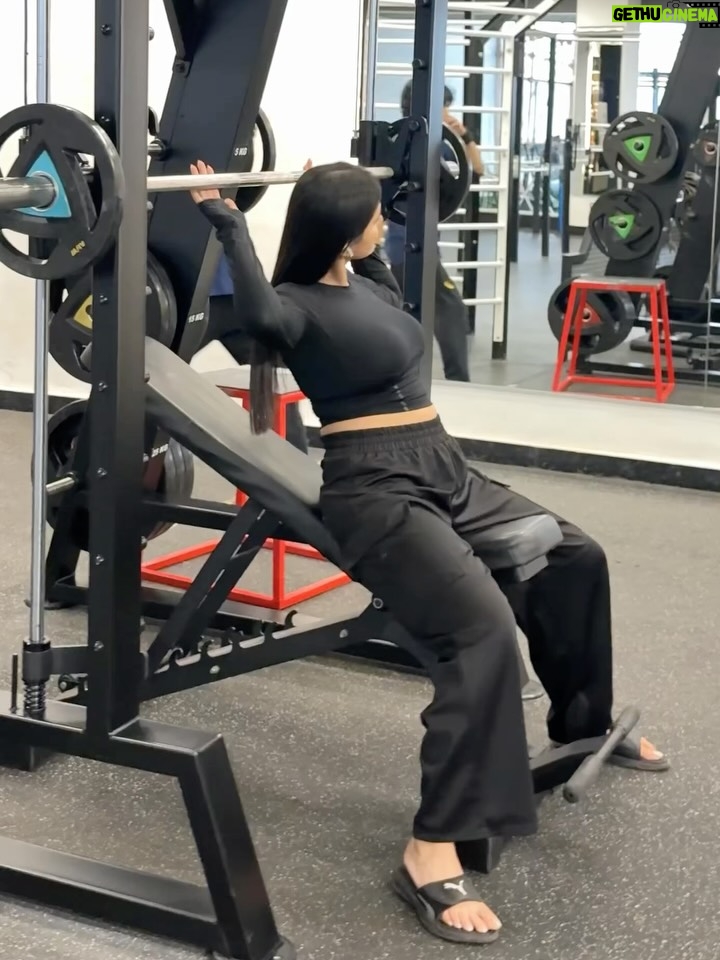 Zebaa Khan - 3 Likes - 4 chest workout for women …