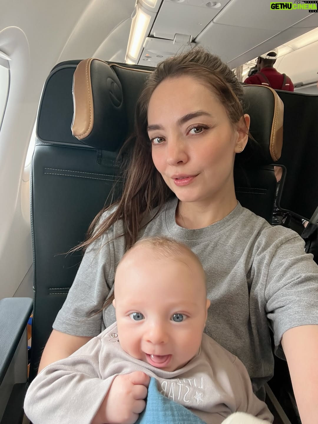 Zeynep Tuğçe Bayat - 34.8K Likes - Biraz da kendimi paylaşayım dedim ama sonuç yine @atlas_elcin 🫠 Neyse açılış ve kapanış benimle en azından idare edin ♥️
