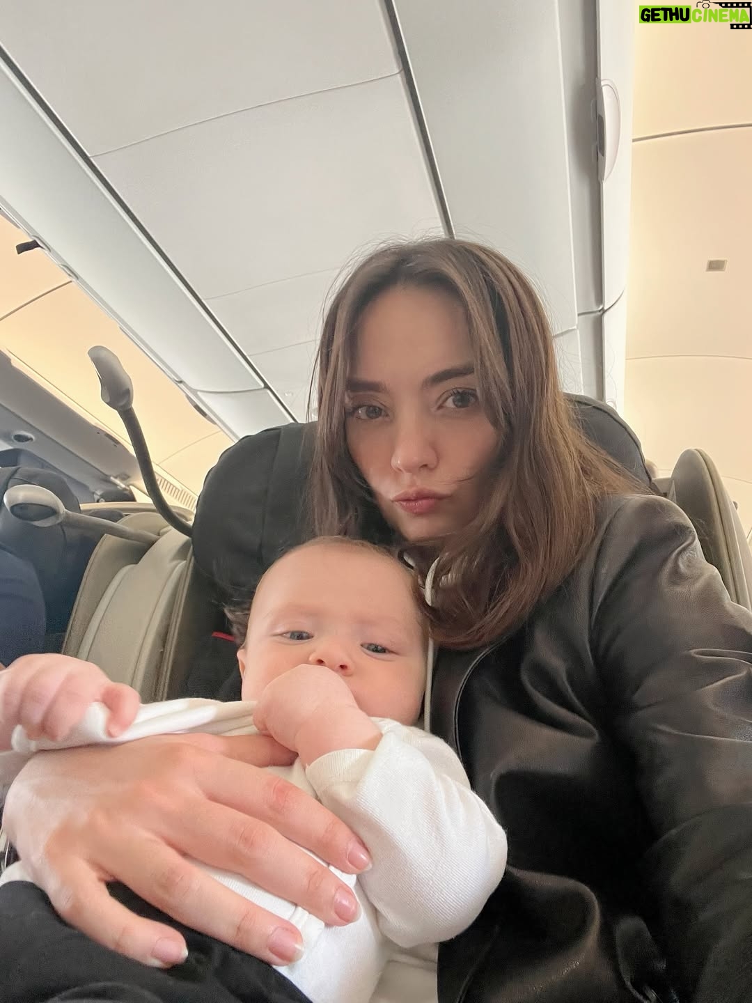 Zeynep Tuğçe Bayat - 34.8K Likes - Biraz da kendimi paylaşayım dedim ama sonuç yine @atlas_elcin 🫠 Neyse açılış ve kapanış benimle en azından idare edin ♥️