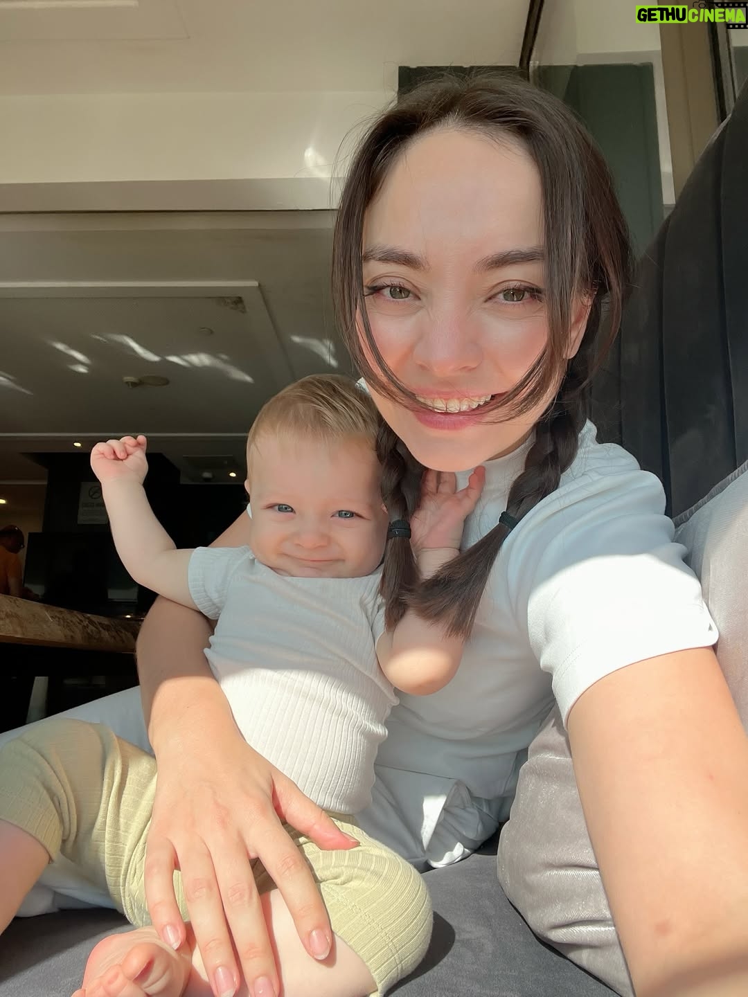 Zeynep Tuğçe Bayat - 34.8K Likes - Biraz da kendimi paylaşayım dedim ama sonuç yine @atlas_elcin 🫠 Neyse açılış ve kapanış benimle en azından idare edin ♥️