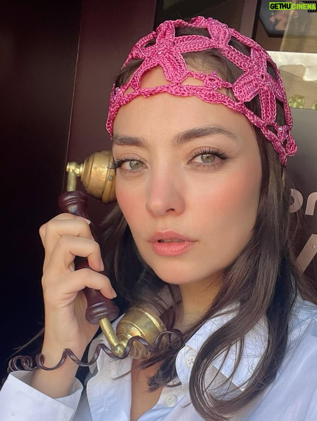 Zeynep Tuğçe Bayat - 34.8K Likes - Biraz da kendimi paylaşayım dedim ama sonuç yine @atlas_elcin 🫠 Neyse açılış ve kapanış benimle en azından idare edin ♥️