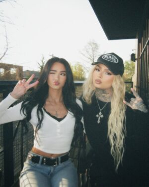 Zhavia Instagram - Sissy 🦇👯‍♀️🏴‍☠️🖤🖤