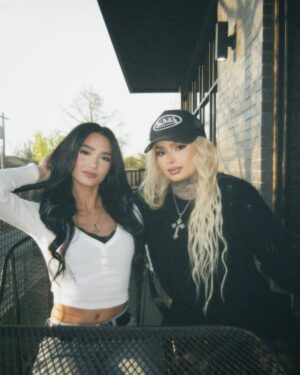Zhavia Instagram - Sissy 🦇👯‍♀️🏴‍☠️🖤🖤