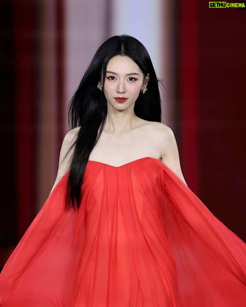 Zhou Ye - 79.5K Likes - ❤️
#WalkYourWorth #LOrealParis #WorthIt