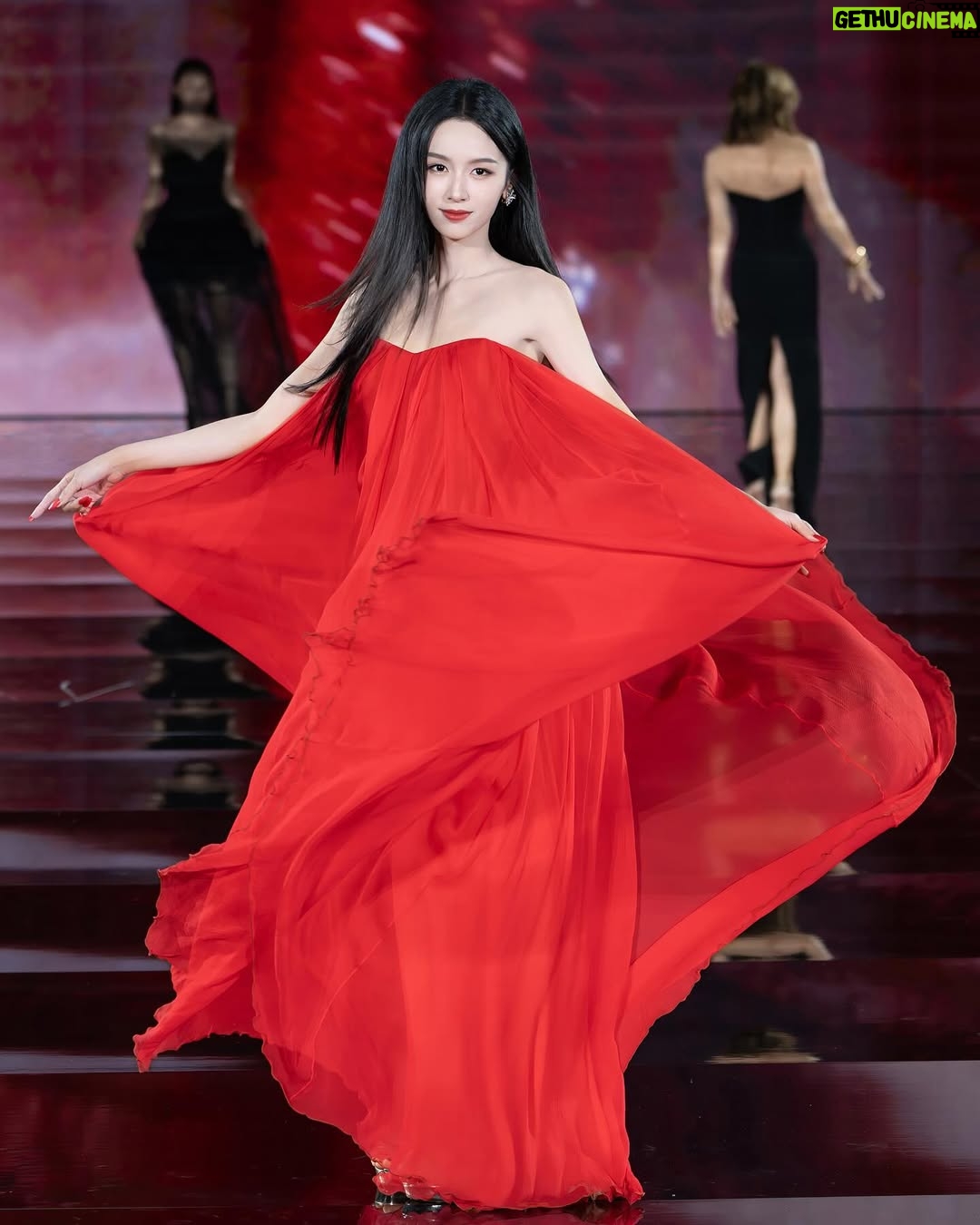 Zhou Ye - 79.5K Likes - ❤️
#WalkYourWorth #LOrealParis #WorthIt