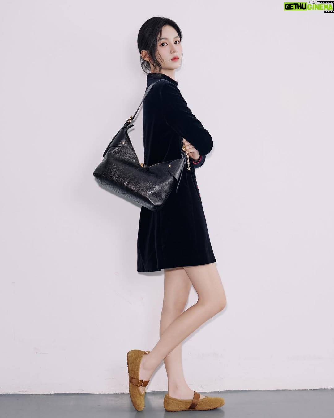 Zhou Ye - 65K Likes - 🧶
#dior