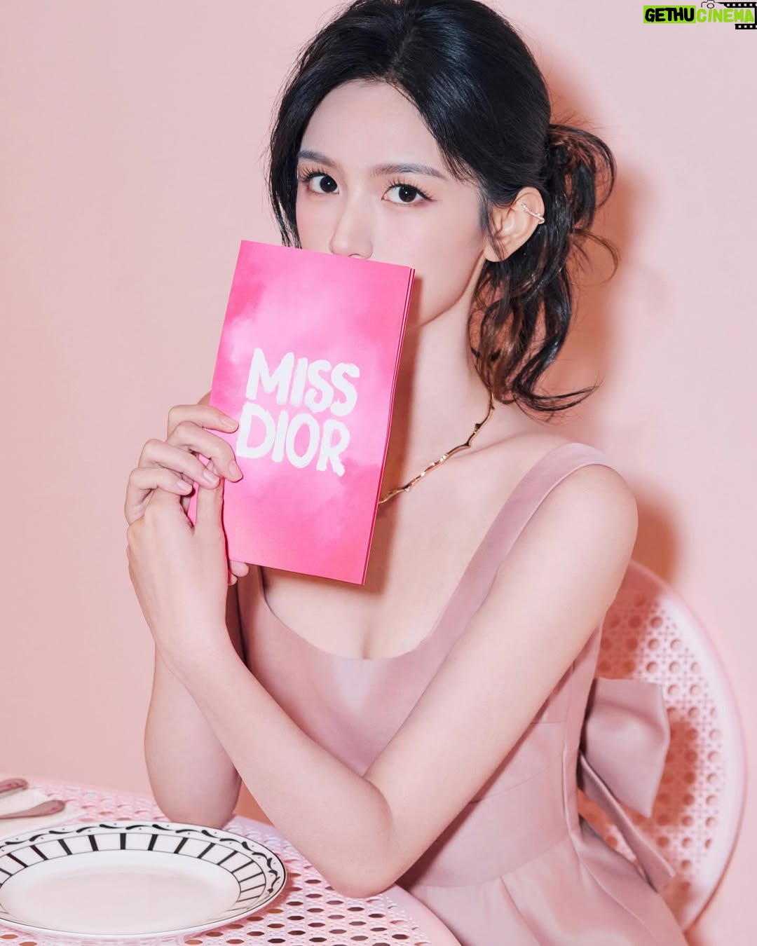 Zhou Ye - 72.3K Likes - 🎀#dior