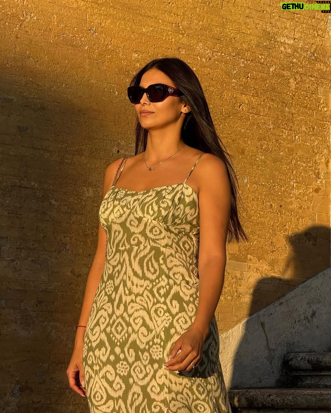 Zineb Obeid - 31K Likes - Moments d’été… 💫