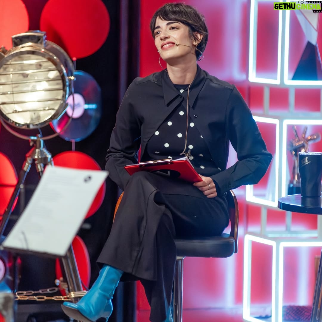 Zoe Gotusso - 99.1K Likes - Yo? Team Lali! 🌟🪽💋 ✨ hoy como Co Coach en @lavozargentina 
21.45 sintonizamos todos!!!!