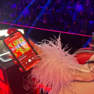 Zoe Gotusso Instagram - Yo? Team Lali! 🌟🪽💋 ✨ hoy como Co Coach en @lavozargentina 
21.45 sintonizamos todos!!!!