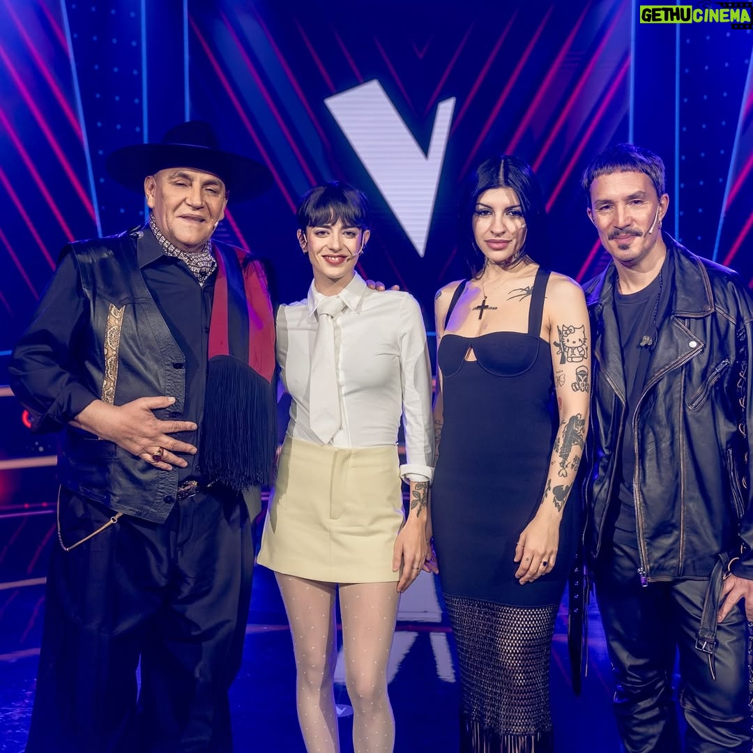 Zoe Gotusso - 99.1K Likes - Yo? Team Lali! 🌟🪽💋 ✨ hoy como Co Coach en @lavozargentina 
21.45 sintonizamos todos!!!!