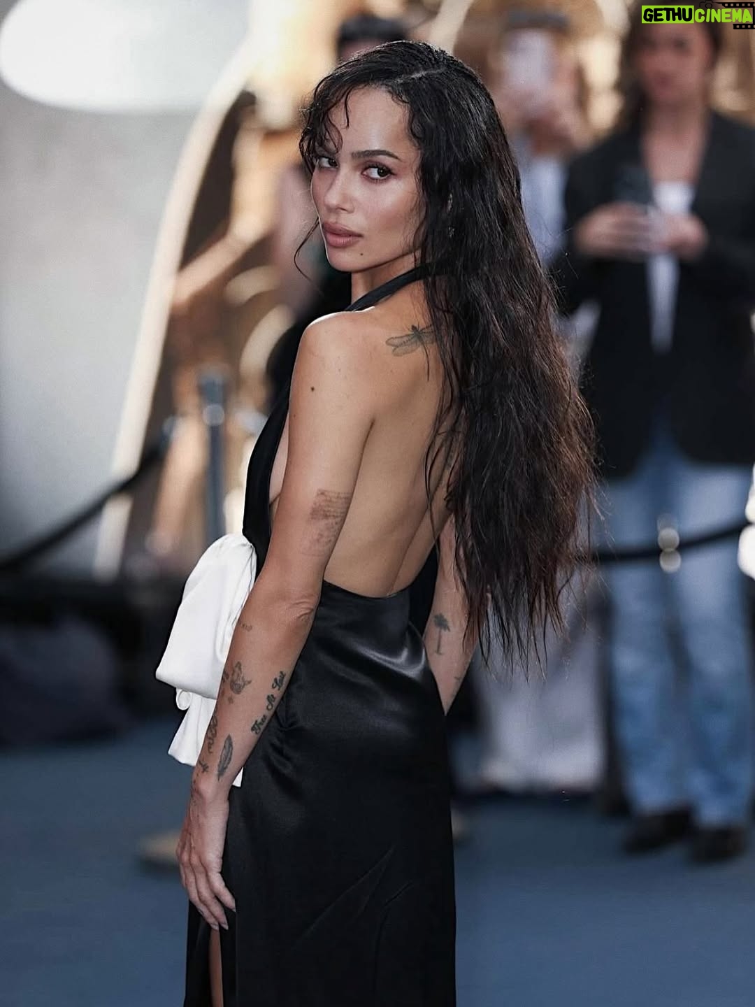 Zoë Kravitz - 276.6K Likes - @caughtstealingmovie • london •