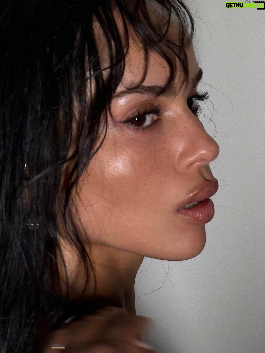 Zoë Kravitz - 276.6K Likes - @caughtstealingmovie • london •