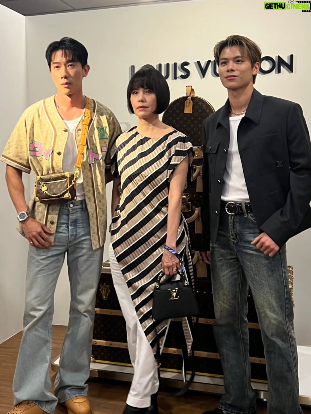 Zoe Tay - 5.6K Likes - 🏁🏁🏎🏎🏎🏁🏁
Born  to race.
Chase the limit.
引擎咆哮的地方，就是战场!

Amazing night with @louisvuitton

#louisvutton
#F1
#f1singapore2025🏁 
#visit_singapore 
@the_celebrityagency

#ZŏeTay #鄭惠玉 #惠声玉影 #佐伊の語