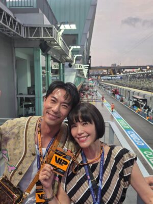 Zoe Tay Instagram - 🏁🏁🏎🏎🏎🏁🏁
Born  to race.
Chase the limit.
引擎咆哮的地方，就是战场!

Amazing night with @louisvuitton

#louisvutton
#F1
#f1singapore2025🏁 
#visit_singapore 
@the_celebrityagency

#ZŏeTay #鄭惠玉 #惠声玉影 #佐伊の語