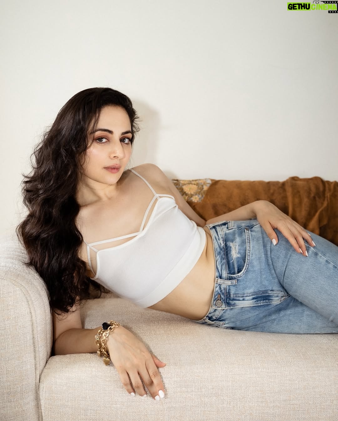 Zoya Afroz - 13.1K Likes - 🤍
Photographer : @portraitsbyvishal 
HMUA : @imlakshmyrathore 
Stylist: @janhavibiyani