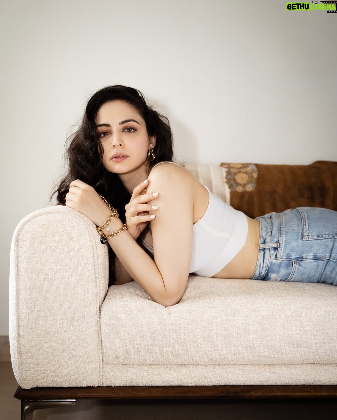 Zoya Afroz - 13.1K Likes - 🤍
Photographer : @portraitsbyvishal 
HMUA : @imlakshmyrathore 
Stylist: @janhavibiyani