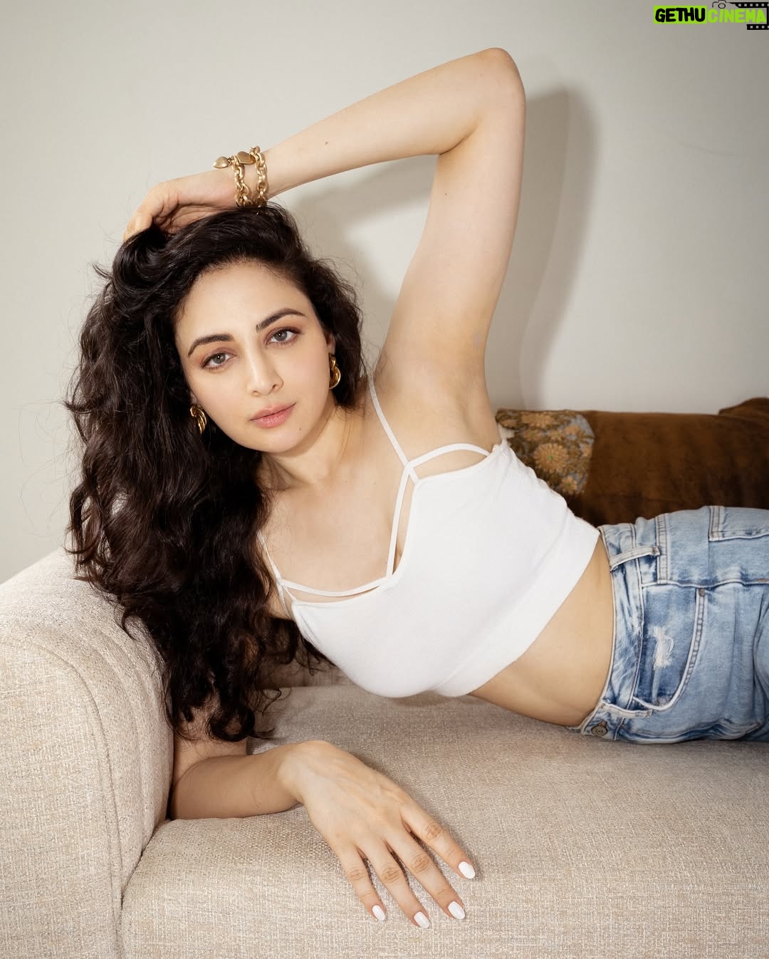 Zoya Afroz - 13.1K Likes - 🤍
Photographer : @portraitsbyvishal 
HMUA : @imlakshmyrathore 
Stylist: @janhavibiyani