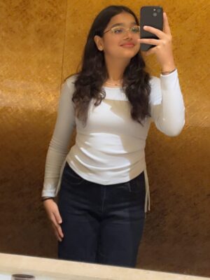 Zoya Humayun Instagram - 🫧🕊️🩵🪞✨#zoyahumayun #zoyahumayun09 #sky #skylovers #beautifuldestinations #pretty #foryou #instadaily #instagram #instagrowth #inreach #explorepage✨ #explor