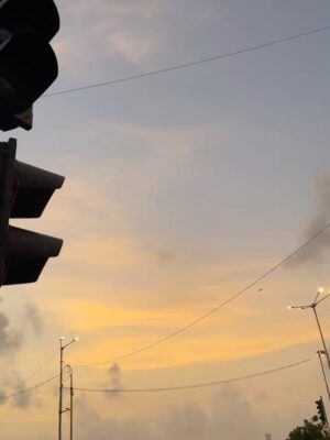 Zoya Humayun Instagram - 🫧🕊️🩵🪞✨#zoyahumayun #zoyahumayun09 #sky #skylovers #beautifuldestinations #pretty #foryou #instadaily #instagram #instagrowth #inreach #explorepage✨ #explor