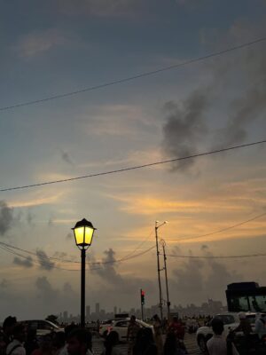 Zoya Humayun Instagram - 🫧🕊️🩵🪞✨#zoyahumayun #zoyahumayun09 #sky #skylovers #beautifuldestinations #pretty #foryou #instadaily #instagram #instagrowth #inreach #explorepage✨ #explor