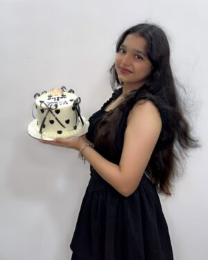 Zoya Humayun Instagram - Sweet 16 🍰♡ ༘*.゚🧸🎀