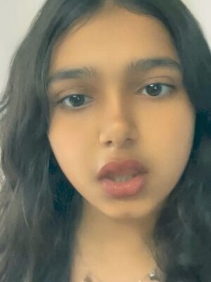 Zoya Humayun Instagram - Pretty little bby 🤭❤️ #zoyahumayun09 #zoyahumayun #love #lovers #insta #instamood #instafit #instagood #fashionista #fashiongram #fashion #viral #viralpost❤️