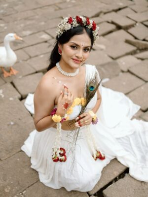 ankita bhagat Instagram - ओह्ह कान्हा 🪈✨🦚💕🪷
Makeup~ : @bobby_makeup_artist 
Photography ~: @vkfotoos 
Inframe:~ @ankita_bhagat01_official

#radhakrishna #radhekrishnaworld #radhe #love #spritual #janmashtami #krishna #radharani