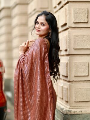 ankita bhagat Instagram - 🪩✨ Saree by @lucky_paithani_yeola 💛
In frame @ankita_bhagat01_official 🫶
MUA by @bobby_makeup_artist 💛
P.C. @sunny_divekar 💛
#saree #ankitabhgat #trend