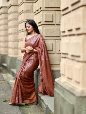 ankita bhagat Instagram - 🪩✨ Saree by @lucky_paithani_yeola 💛
In frame @ankita_bhagat01_official 🫶
MUA by @bobby_makeup_artist 💛
P.C. @sunny_divekar 💛
#saree #ankitabhgat #trend