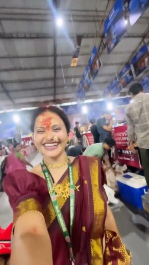 ankita bhagat Instagram - लालबाग चा  राजा 🌺कोळी बायकांचा हळदीकुंकू मानपान 👑🌺🙏🏻🥰 part 2 #ankitabhagat #minivlog #lalbaughcharaja🙏🏻😍♥️💯