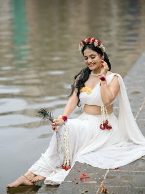 ankita bhagat Instagram - वोह प्रेम ही क्या जो कृष्ण से ना हो 🦚🪈♥️✨

Makeup~ : @bobby_makeup_artist 
Photography ~: @vkfotoos 
Inframe:~ @ankita_bhagat01_official

#radhakrishna #radhekrishnaworld #radhe #love #spritual #janmashtami #krishna #radharani
