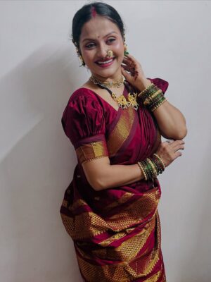 ankita bhagat Instagram - लालबागचा राजा 😍 हळदीकुंकू special 🫶🎣 

Saree by @swastik_paithani5061 💕
•
Handmade koli saaj Jewelry by @saj_nathicha01 💕
•

Kada & Green Bangles by 💕@saaj_creation_and_jewellery 

#koli #koliwadhyachishaan #lalbaughcharaja #haldikunku