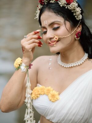ankita bhagat Instagram - वोह प्रेम ही क्या जो कृष्ण से ना हो 🦚🪈♥️✨

Makeup~ : @bobby_makeup_artist 
Photography ~: @vkfotoos 
Inframe:~ @ankita_bhagat01_official

#radhakrishna #radhekrishnaworld #radhe #love #spritual #janmashtami #krishna #radharani