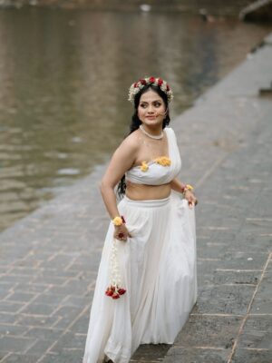 ankita bhagat Instagram - वोह प्रेम ही क्या जो कृष्ण से ना हो 🦚🪈♥️✨

Makeup~ : @bobby_makeup_artist 
Photography ~: @vkfotoos 
Inframe:~ @ankita_bhagat01_official

#radhakrishna #radhekrishnaworld #radhe #love #spritual #janmashtami #krishna #radharani