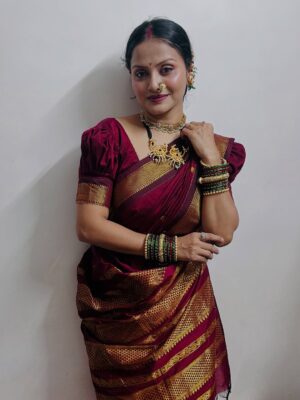 ankita bhagat Instagram - लालबागचा राजा 😍 हळदीकुंकू special 🫶🎣 

Saree by @swastik_paithani5061 💕
•
Handmade koli saaj Jewelry by @saj_nathicha01 💕
•

Kada & Green Bangles by 💕@saaj_creation_and_jewellery 

#koli #koliwadhyachishaan #lalbaughcharaja #haldikunku