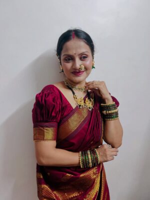 ankita bhagat Instagram - लालबागचा राजा 😍 हळदीकुंकू special 🫶🎣 

Saree by @swastik_paithani5061 💕
•
Handmade koli saaj Jewelry by @saj_nathicha01 💕
•

Kada & Green Bangles by 💕@saaj_creation_and_jewellery 

#koli #koliwadhyachishaan #lalbaughcharaja #haldikunku
