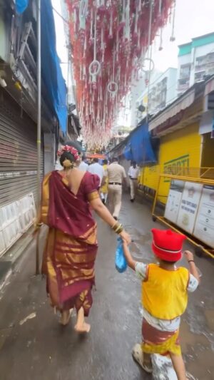 ankita bhagat Instagram - लालबाग चा  राजा 👑🌺🙏🏻🥰 part 1 #ankitabhagat #minivlog #lalbaughcharaja🙏🏻😍♥️💯