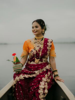 ankita bhagat Instagram - 🛶 एक नारळ दिलाय दर्या देवाला,
वरसाचा मान देव दर्या देवाला....
नारळी पौर्णिमेच्या हार्दिक शुभेच्छा...!🥥🌴⚓️🚩🙏🏻. P.C. @captured_the_moments_97 💛 Saree by @hritvi14_clothes_ 💛
In frame @ankita_bhagat01_official 🫶
MUA by @glamup_by_praju 💛
