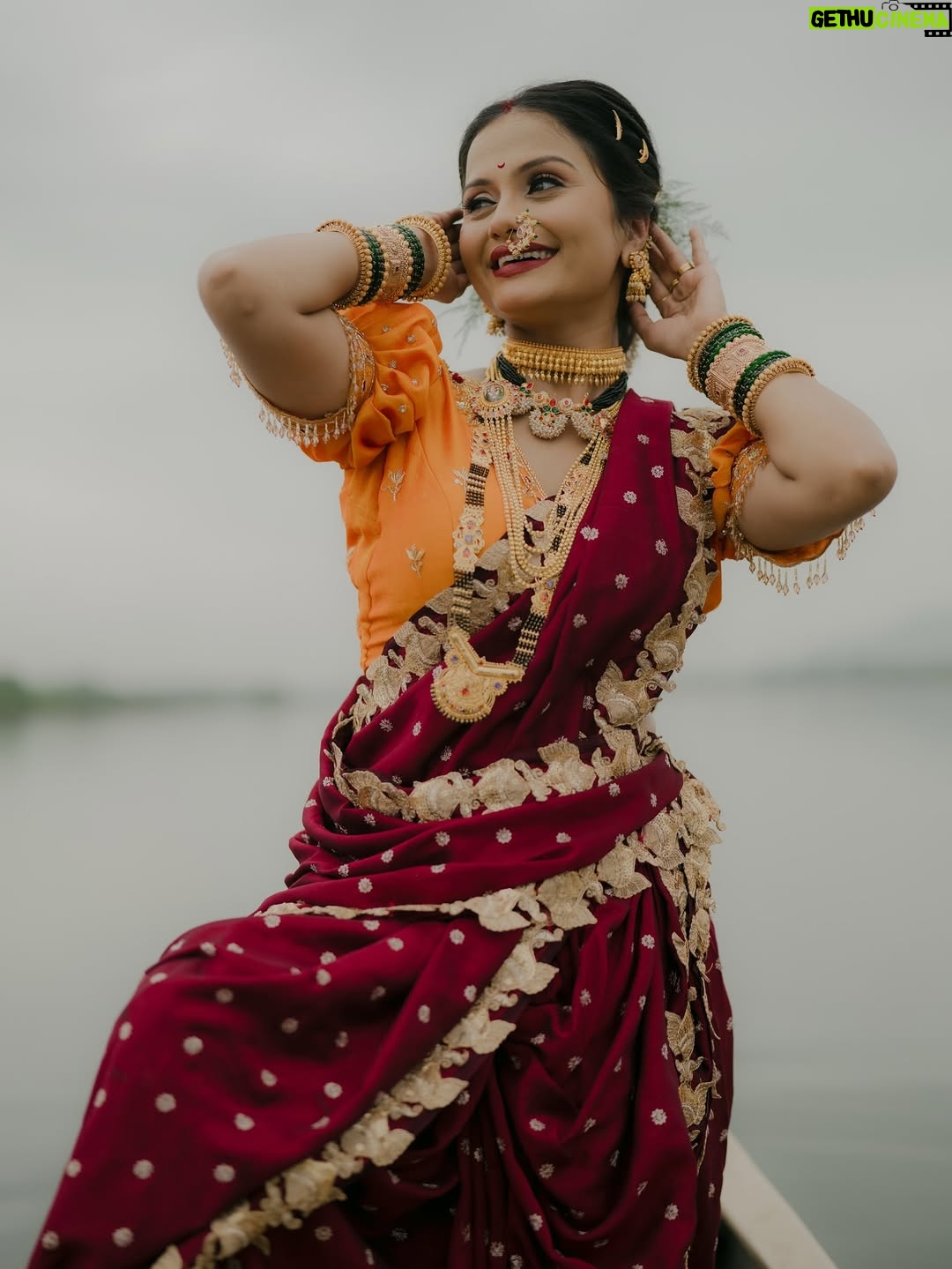ankita bhagat - 2.8K Likes - 🛶 एक नारळ दिलाय दर्या देवाला,
वरसाचा मान देव दर्या देवाला....
नारळी पौर्णिमेच्या हार्दिक शुभेच्छा...!🥥🌴⚓️🚩🙏🏻. P.C. @captured_the_moments_97 💛 Saree by @hritvi14_clothes_ 💛
In frame @ankita_bhagat01_official 🫶
MUA by @glamup_by_praju 💛
