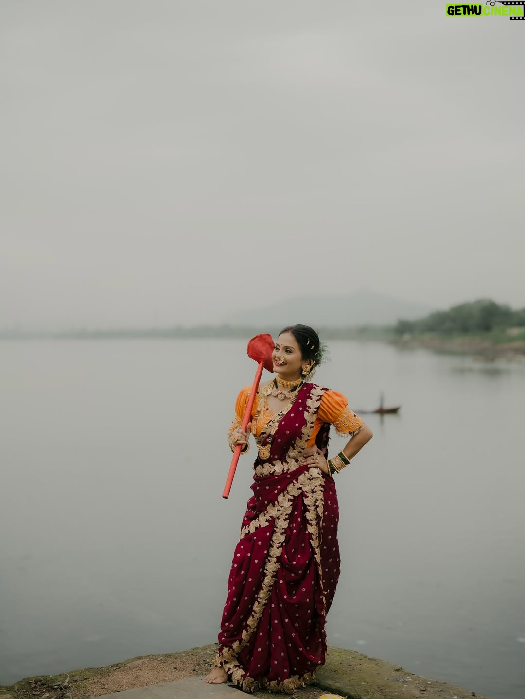 ankita bhagat - 2.8K Likes - 🛶 एक नारळ दिलाय दर्या देवाला,
वरसाचा मान देव दर्या देवाला....
नारळी पौर्णिमेच्या हार्दिक शुभेच्छा...!🥥🌴⚓️🚩🙏🏻. P.C. @captured_the_moments_97 💛 Saree by @hritvi14_clothes_ 💛
In frame @ankita_bhagat01_official 🫶
MUA by @glamup_by_praju 💛