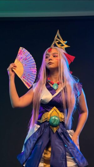 ankitaa Chauhan Instagram - A Lil transition reel to start the day 😉
All thanks to the team who made this happen!
💰Budget: Riot Games / @leagueoflegendsinsa
📷Photography: Yash Indap / @yash_indap
💄Wig Styling & Makeup: Anushruti Saha / @poly_face_pug & Rinky Roy / @kochilagirl
🧵Seamstress: Roshini Sekar / @artsy_akari
⚔️Props Project Lead: Surya Sreenivasan / @scythesskunkworks
#leagueoflegends #cosplay #ashe