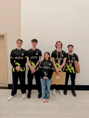 ankitaa Chauhan Instagram - From #19 to #2 an insane comeback from our boys, we secure our spot in the Grand Finals! So proud to have my own jersey and be able to wear and show it off outside! #s8ul #gameshuru #ewc #apexlegends #algs #riyadh #riyadhboulevard